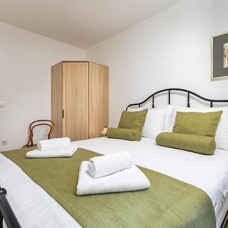 Bonihome Apartments Punat Bagian luar foto