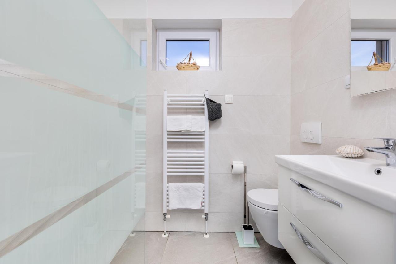 Bonihome Apartments Punat Bagian luar foto